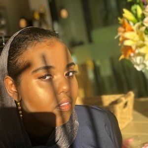 Meet your Posher, Suad